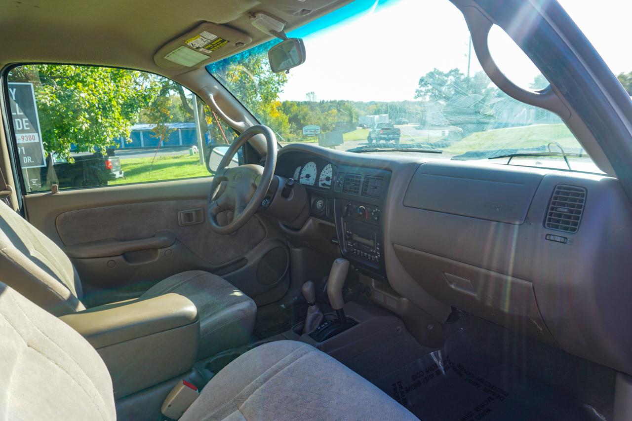 Toyota Tacoma Reg Cab Manual 4WD (Natl) 2004