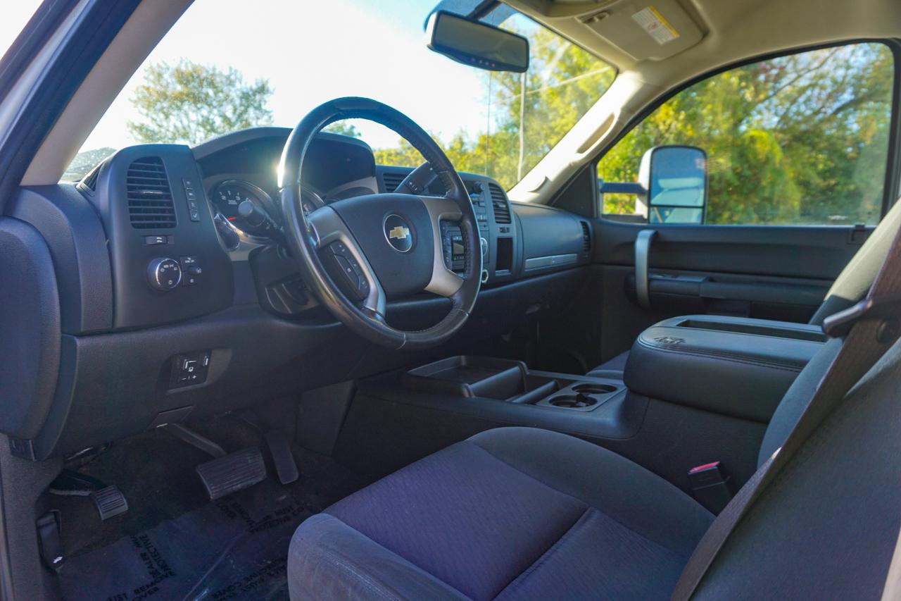Chevrolet Silverado 2500HD 4WD Crew Cab 153" LT 2009