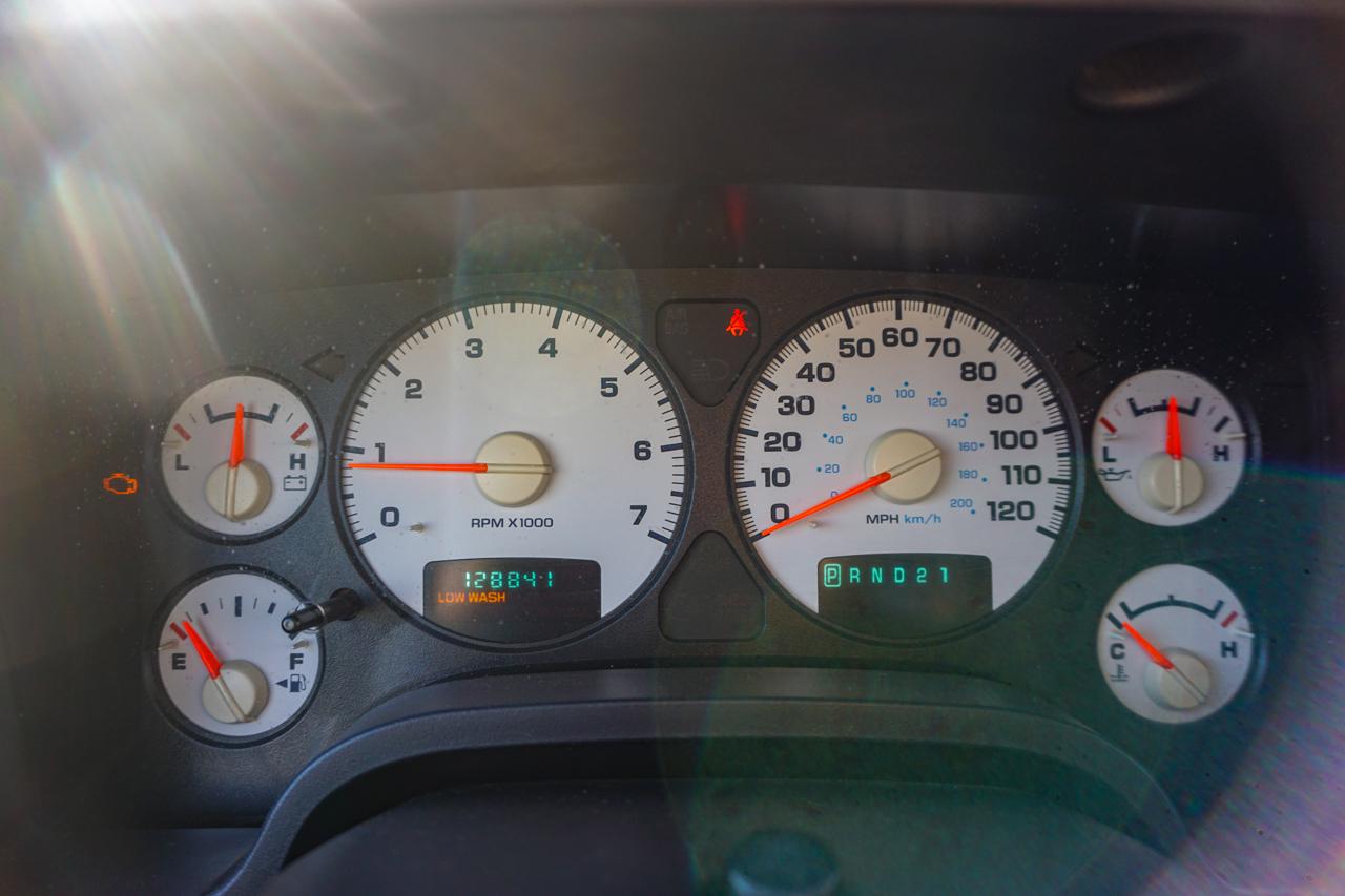 Dodge Ram 2500 4dr Quad Cab 140.5" WB 4WD SLT 2004
