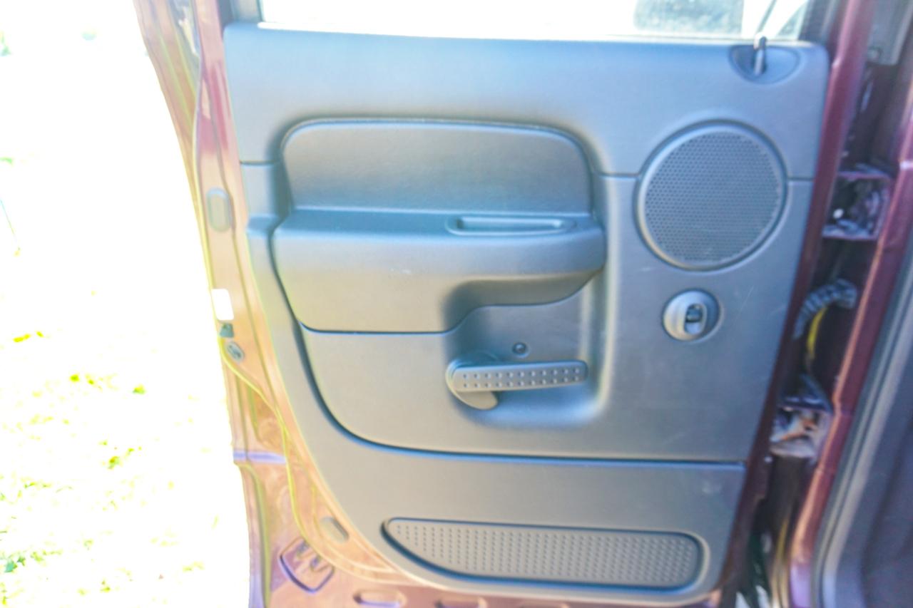 Dodge Ram 2500 4dr Quad Cab 140.5" WB 4WD SLT 2004