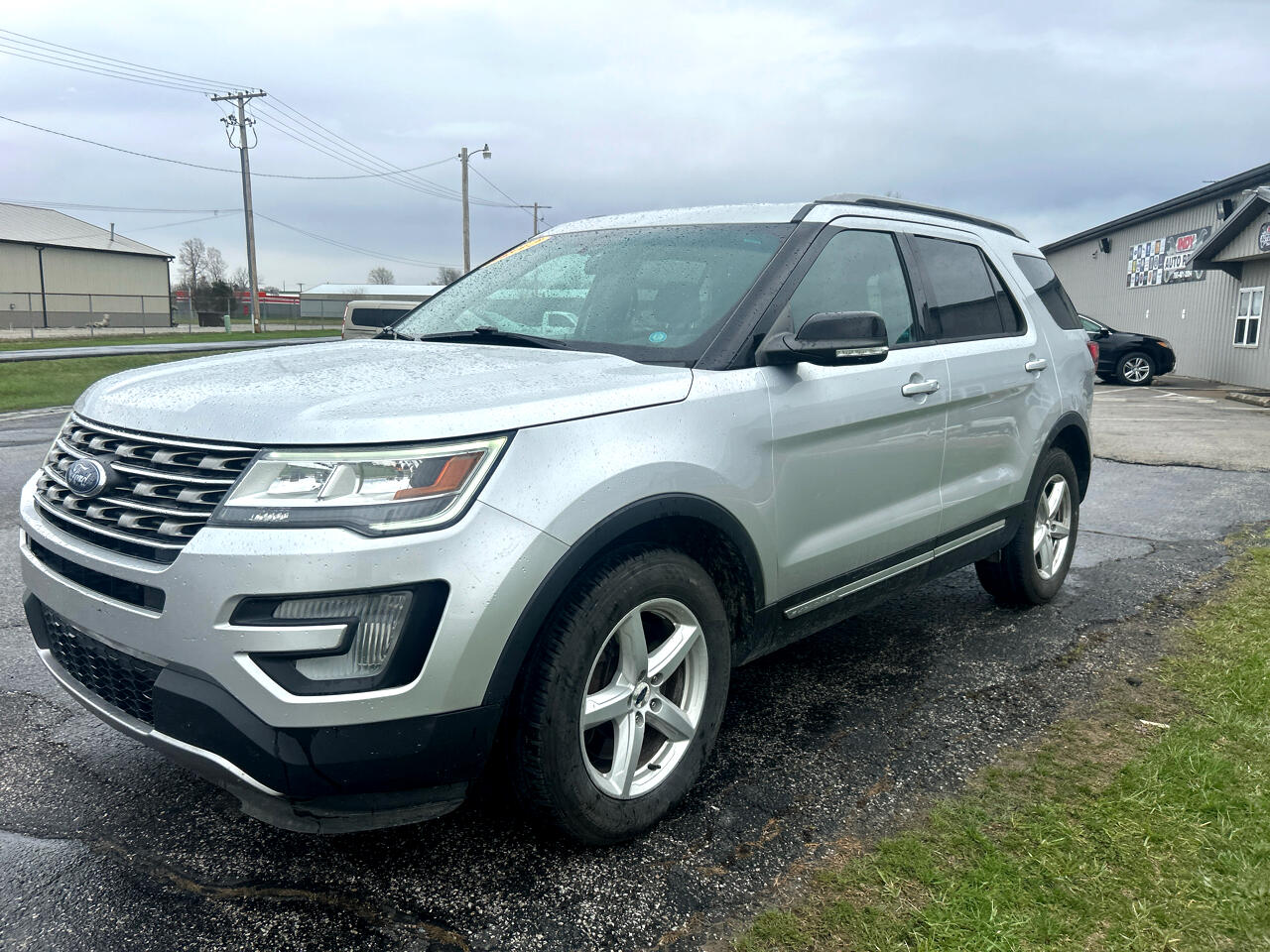 2017 Ford Explorer XLT photo 3