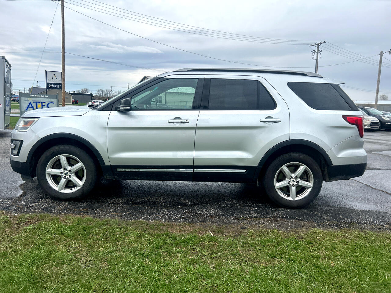 2017 Ford Explorer XLT photo 4