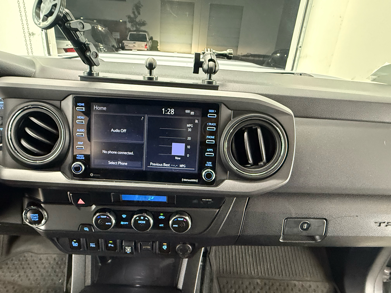 Toyota Tacoma 2WD Double Cab V6 AT TRD Sport (Natl) 2021