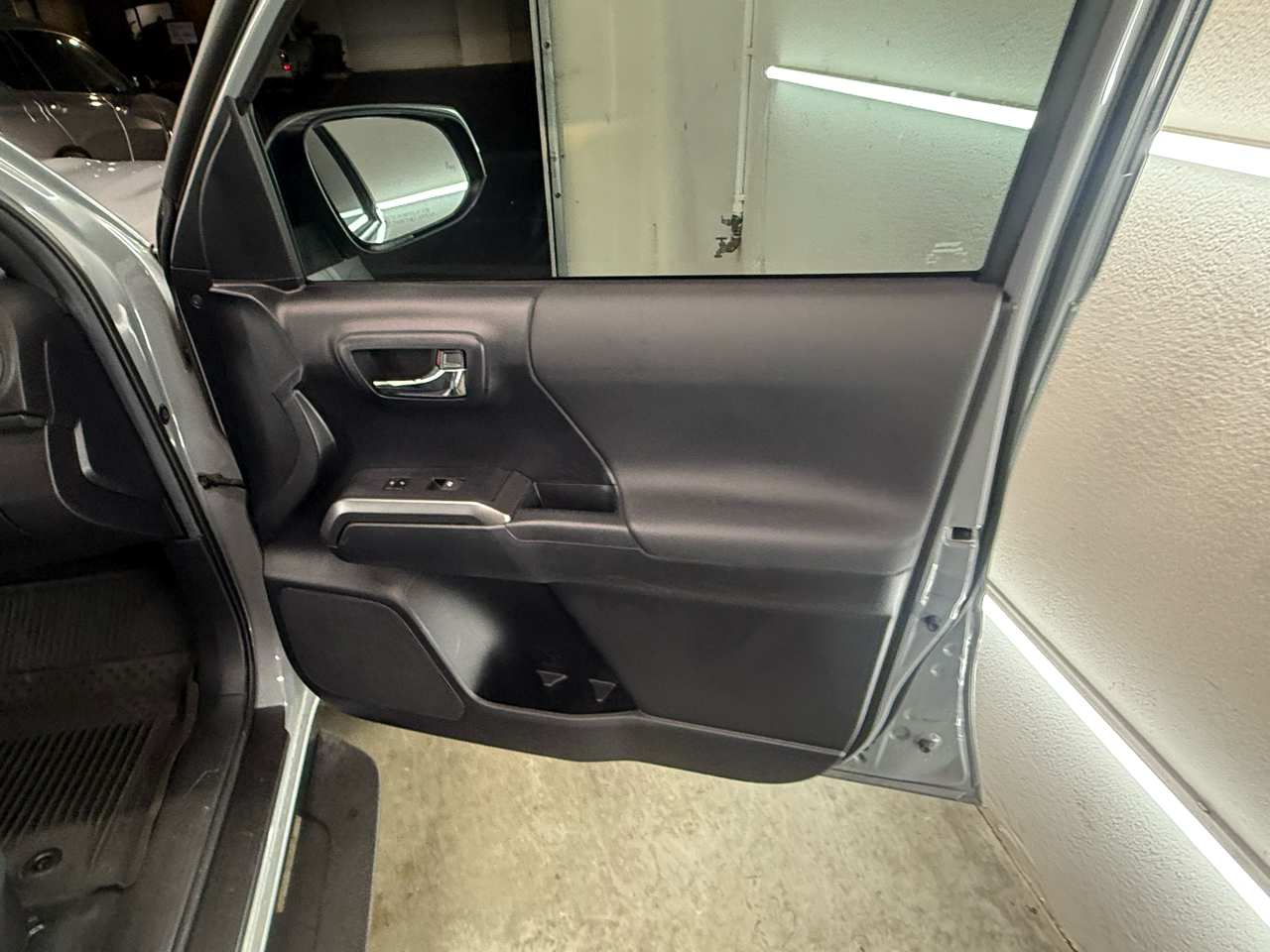 Toyota Tacoma 2WD Double Cab V6 AT TRD Sport (Natl) 2021