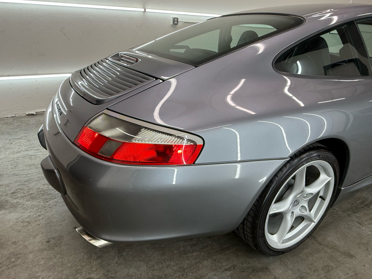 Porsche 911 Carrera Coupe 2003