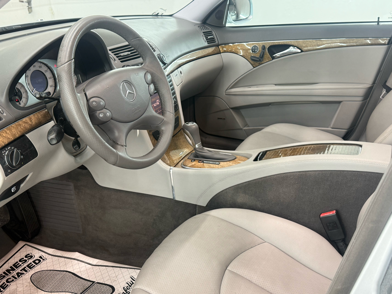 Mercedes-Benz E-Class E350 Luxury Sedan 2009