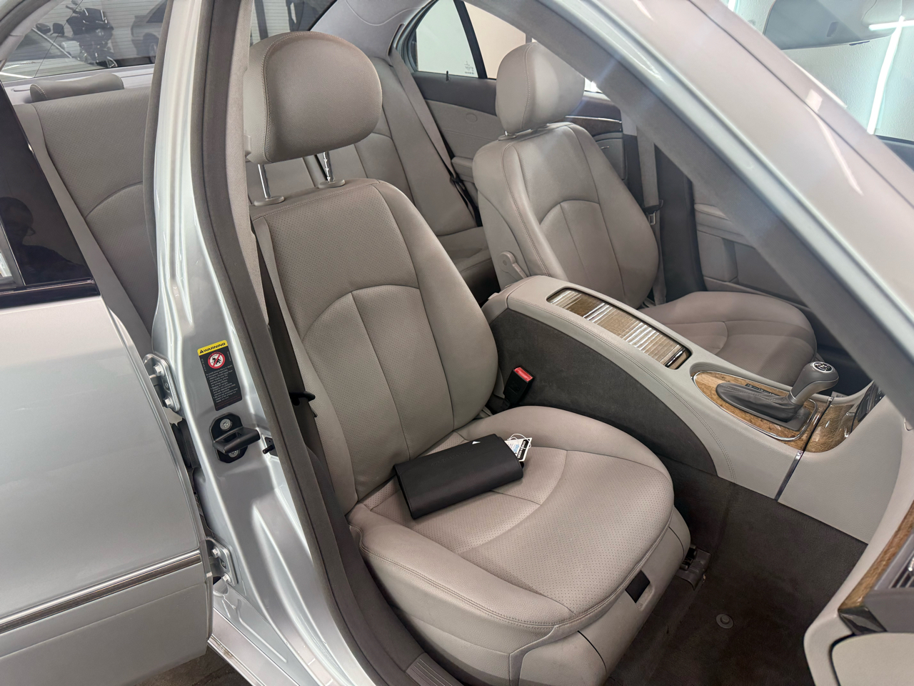 Mercedes-Benz E-Class E350 Luxury Sedan 2009