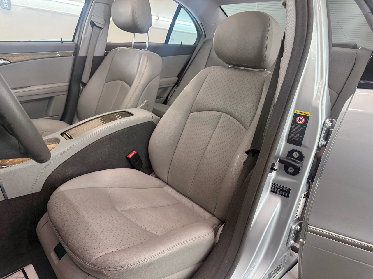 Mercedes-Benz E-Class E350 Luxury Sedan 2009