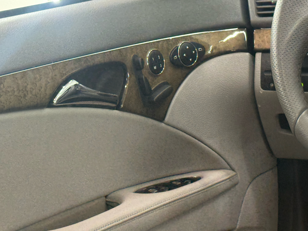 Mercedes-Benz E-Class E350 Luxury Sedan 2009