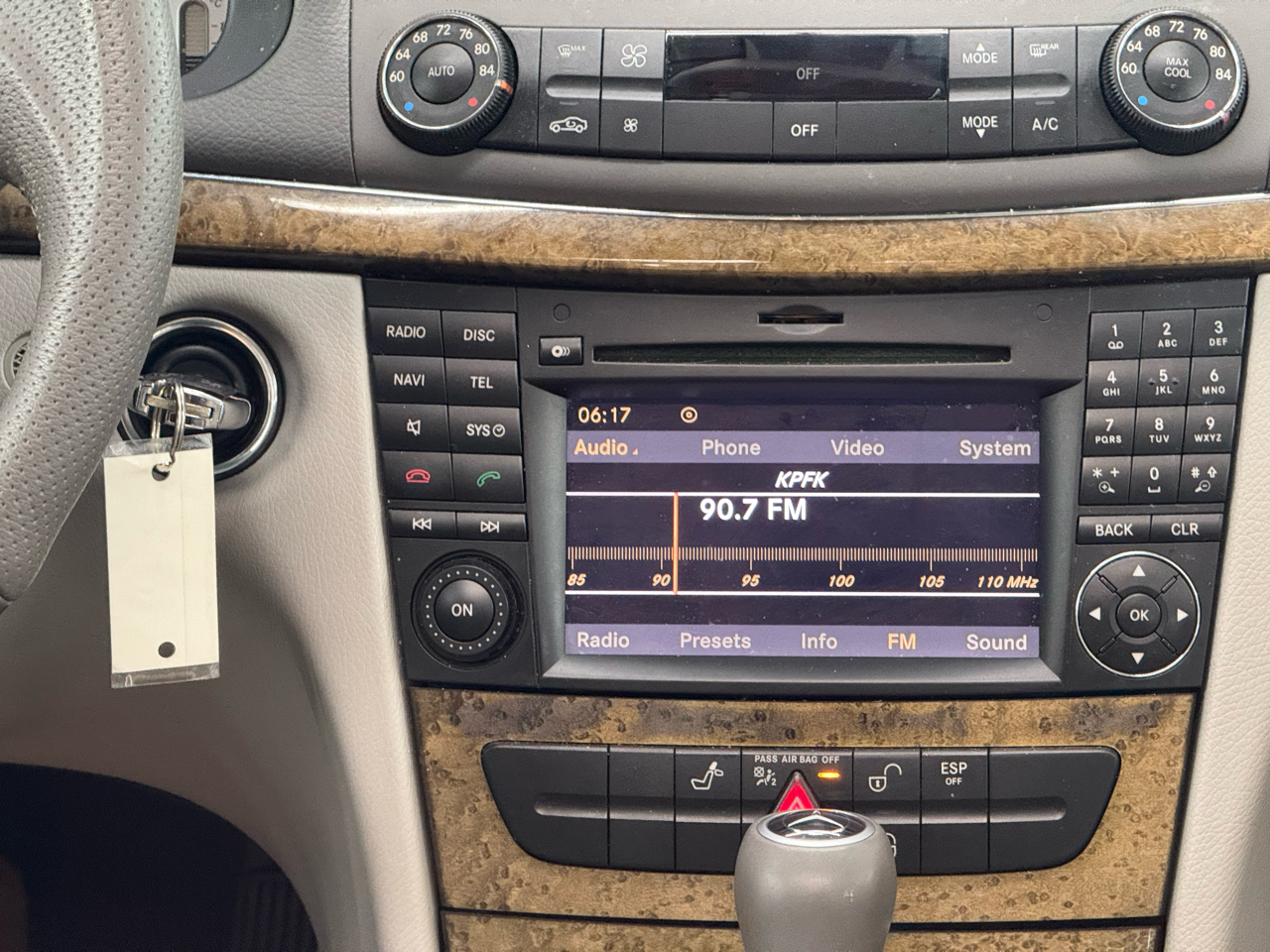 Mercedes-Benz E-Class E350 Luxury Sedan 2009