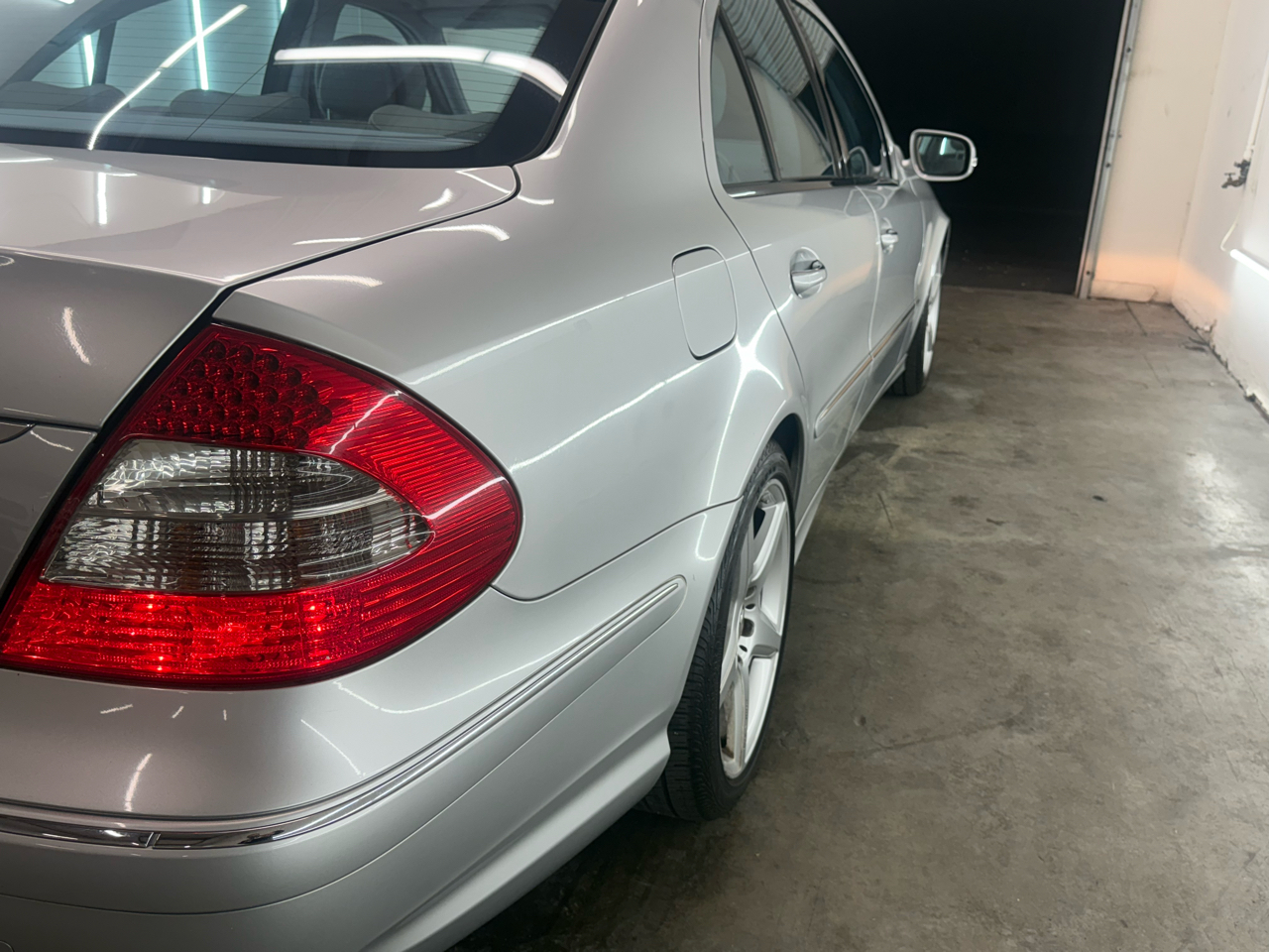 Mercedes-Benz E-Class E350 Luxury Sedan 2009