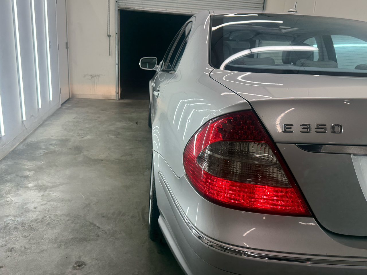 Mercedes-Benz E-Class E350 Luxury Sedan 2009