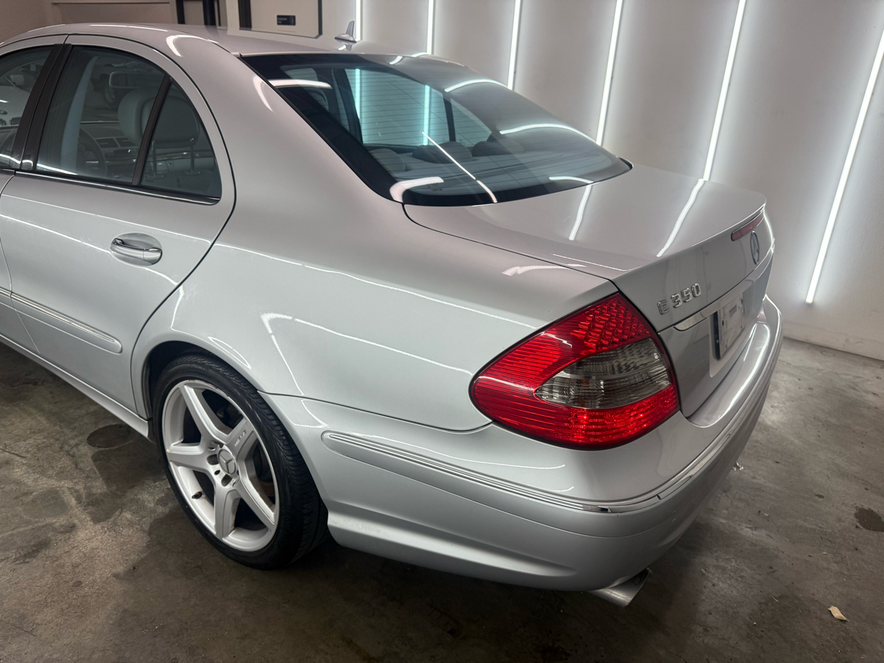 Mercedes-Benz E-Class E350 Luxury Sedan 2009