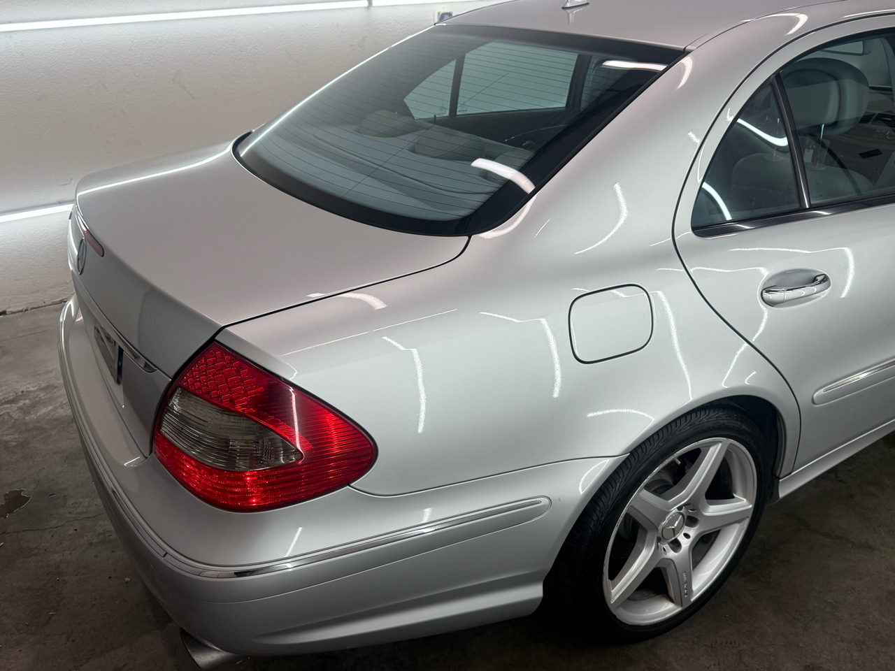 Mercedes-Benz E-Class E350 Luxury Sedan 2009