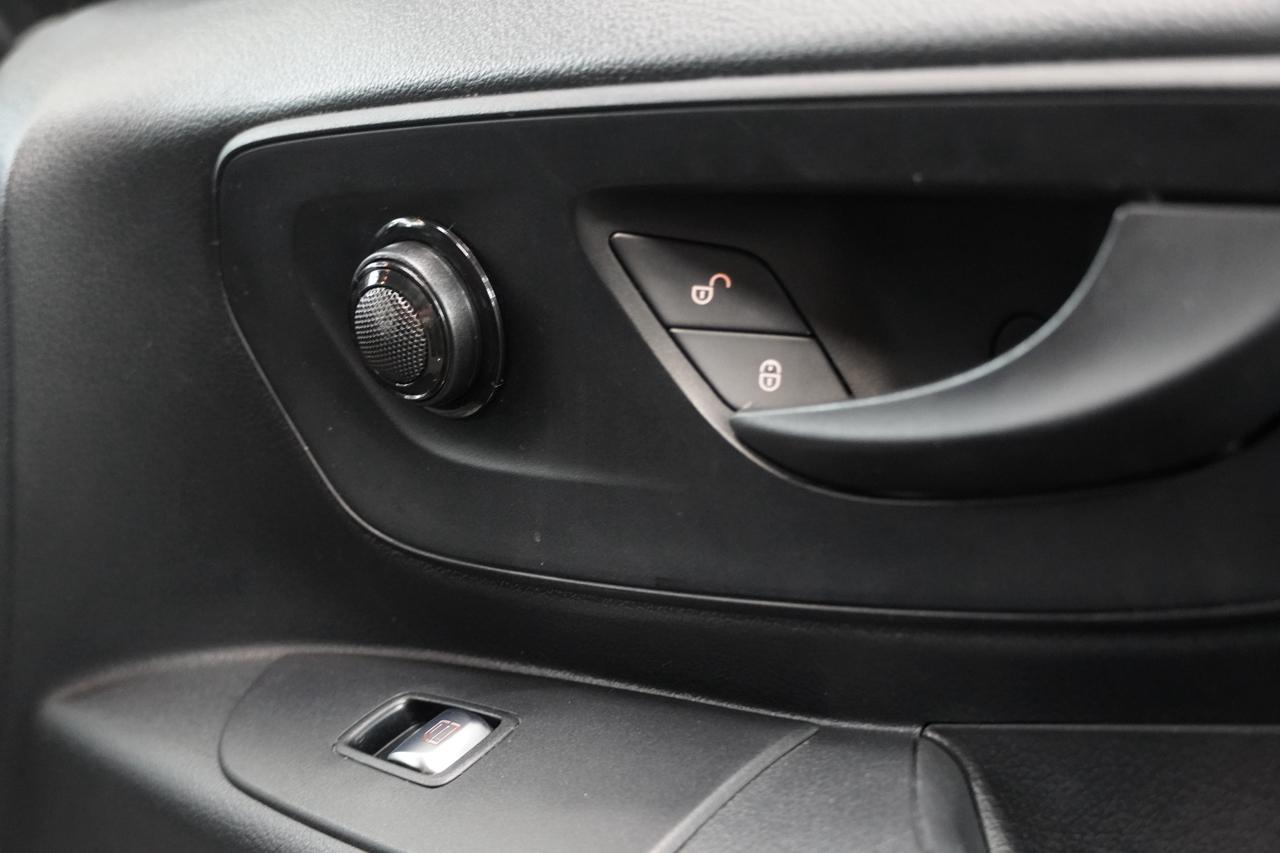 Mercedes-Benz Metris Passenger Van 2019