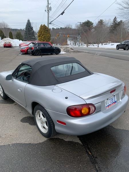 Mazda MX-5 Miata Base 2000