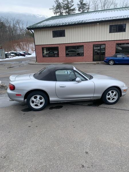 Mazda MX-5 Miata Base 2000