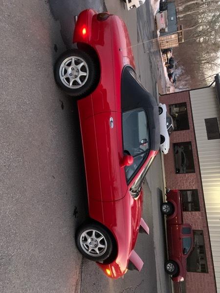 Mazda MX-5 Miata 2D Convertible 1997