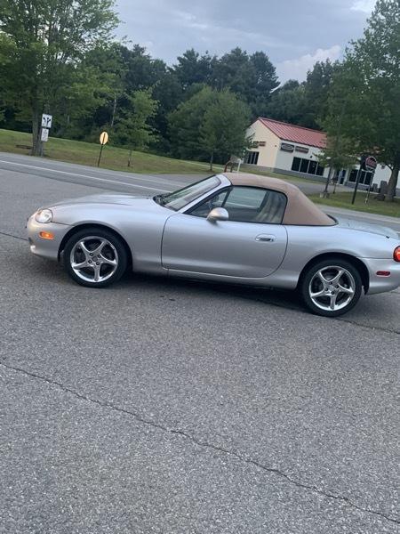 Mazda MX-5 Miata 2D Convertible 2001