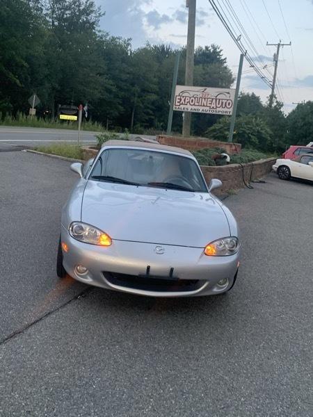 Mazda MX-5 Miata 2D Convertible 2001