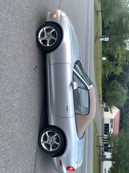 Mazda MX-5 Miata 2D Convertible 2001