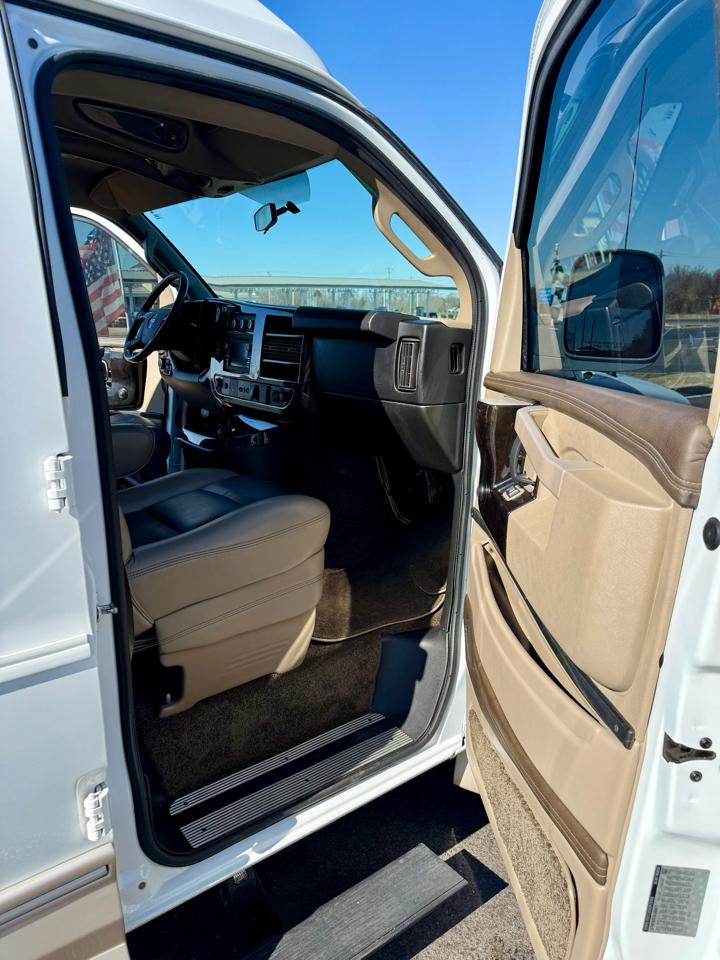 GMC Savana Cargo Van RWD 2500 155" 2017