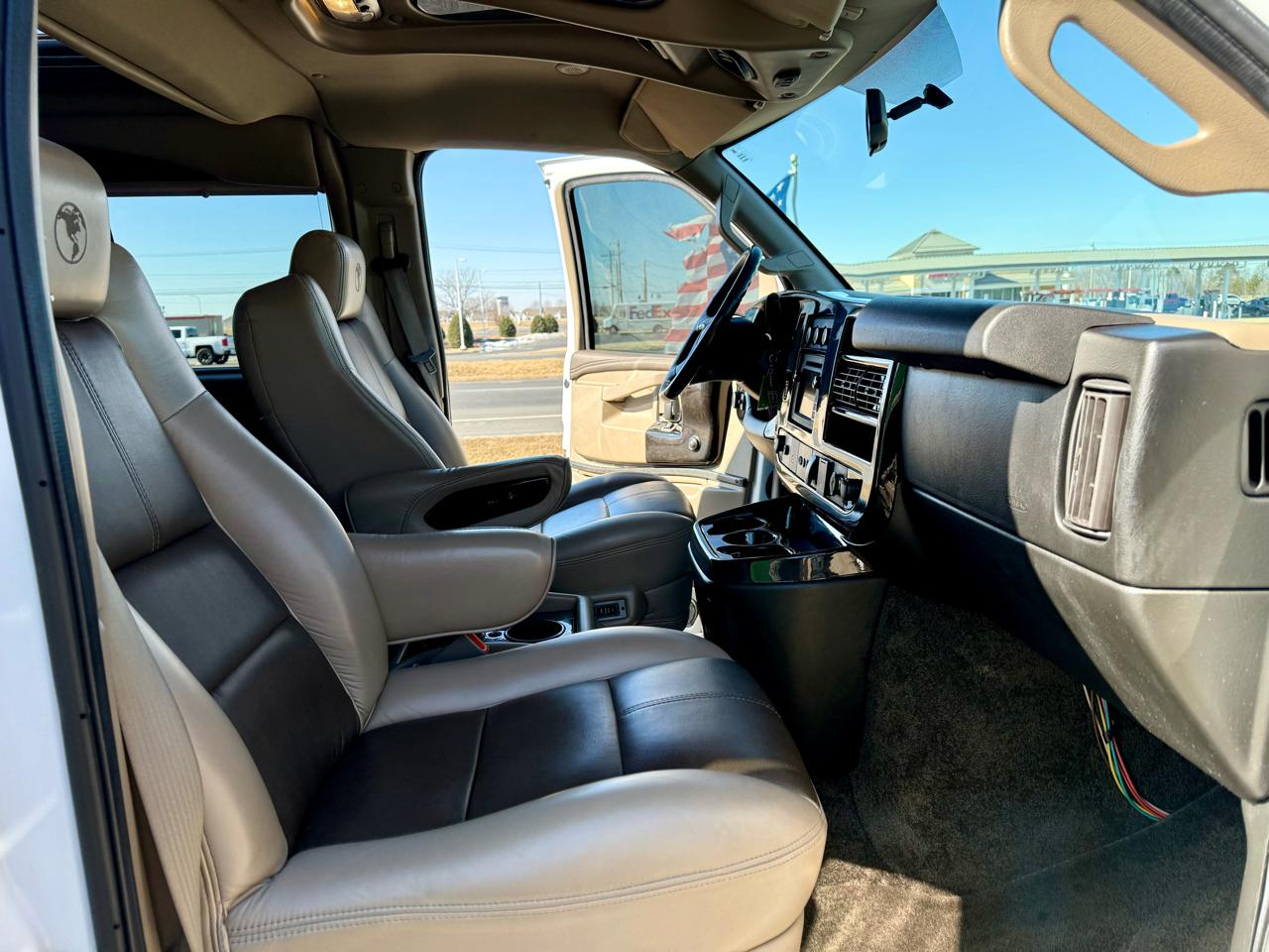 GMC Savana Cargo Van RWD 2500 155" 2017