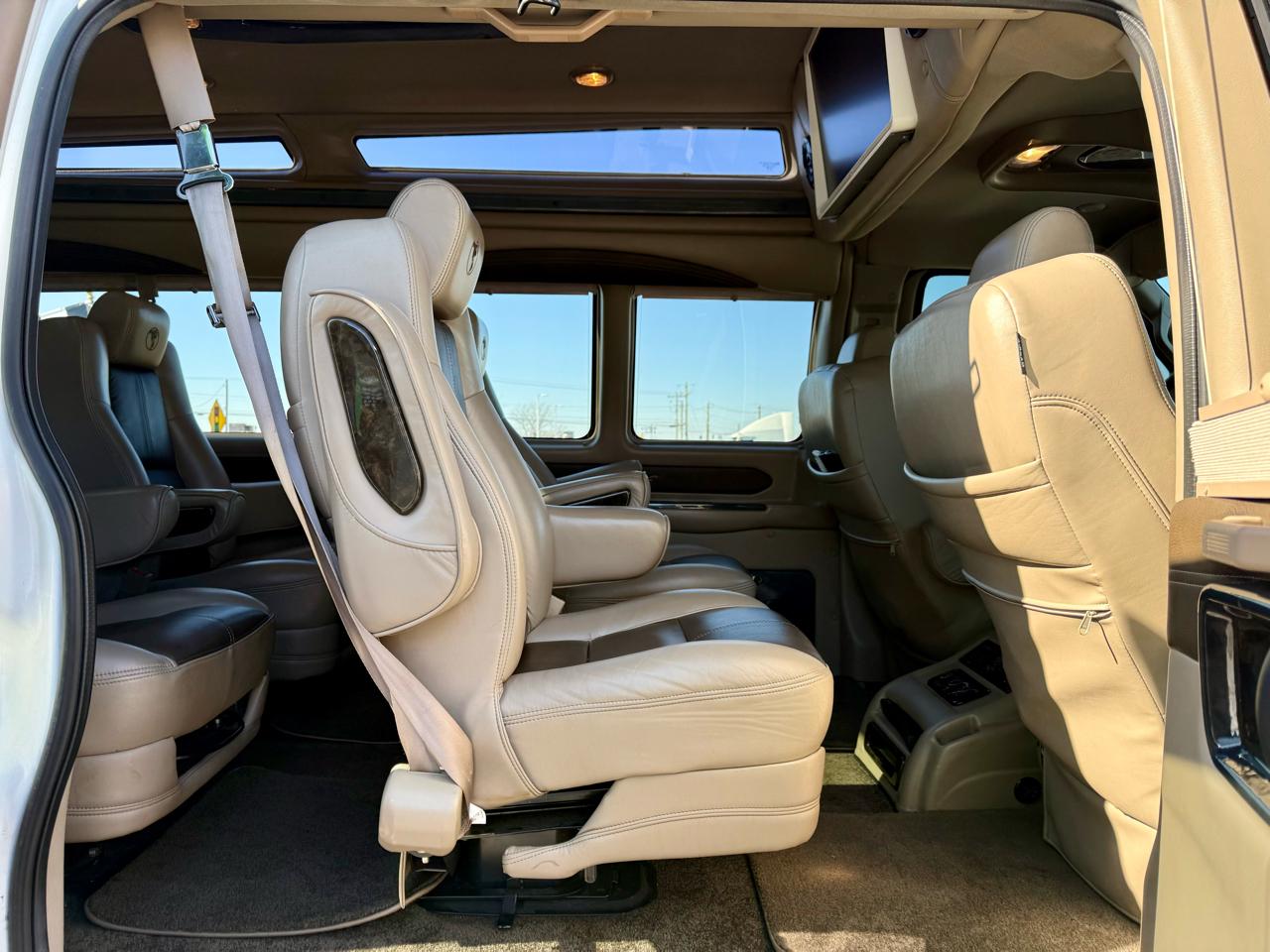 GMC Savana Cargo Van RWD 2500 155" 2017