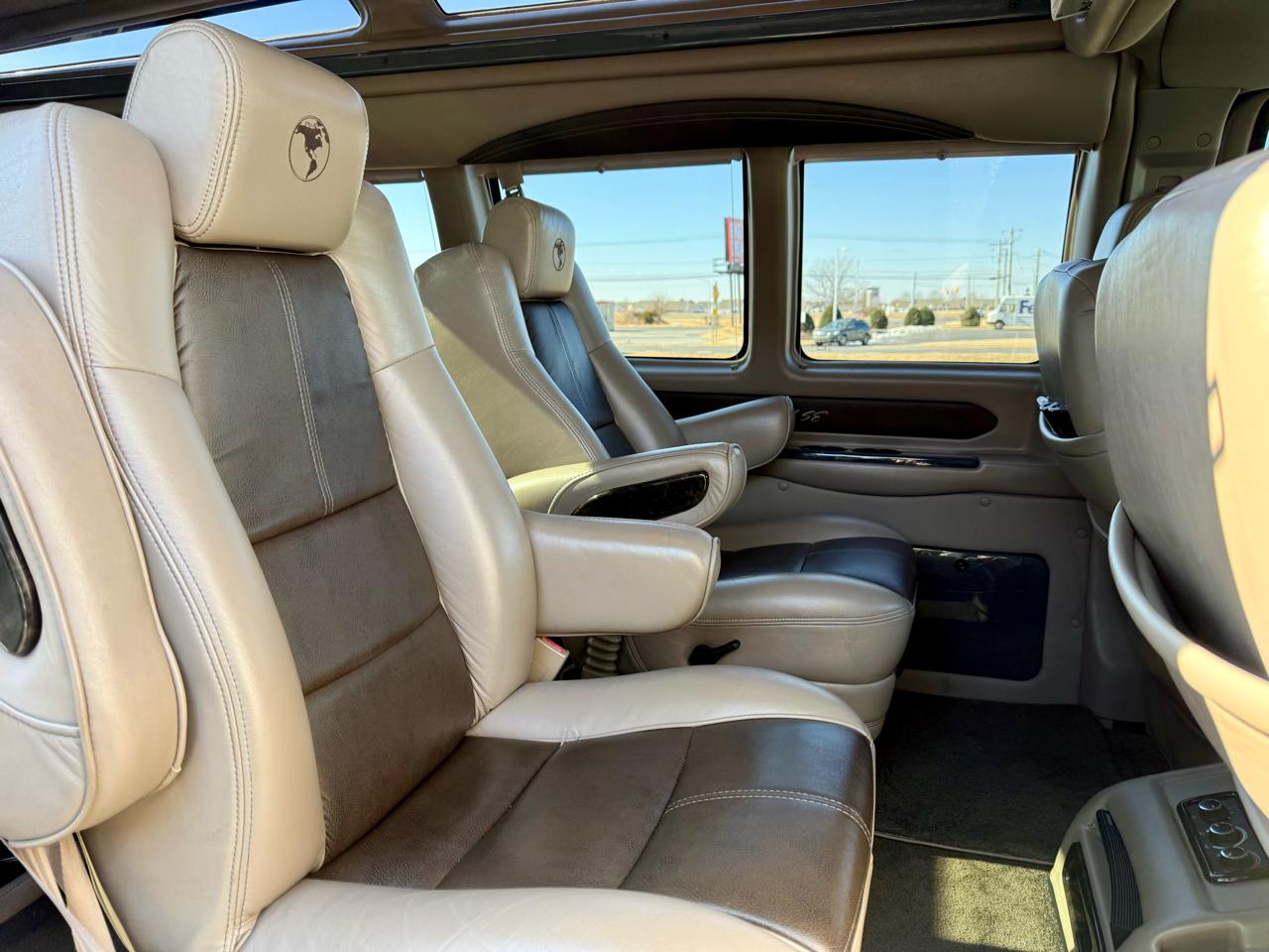 GMC Savana Cargo Van RWD 2500 155" 2017