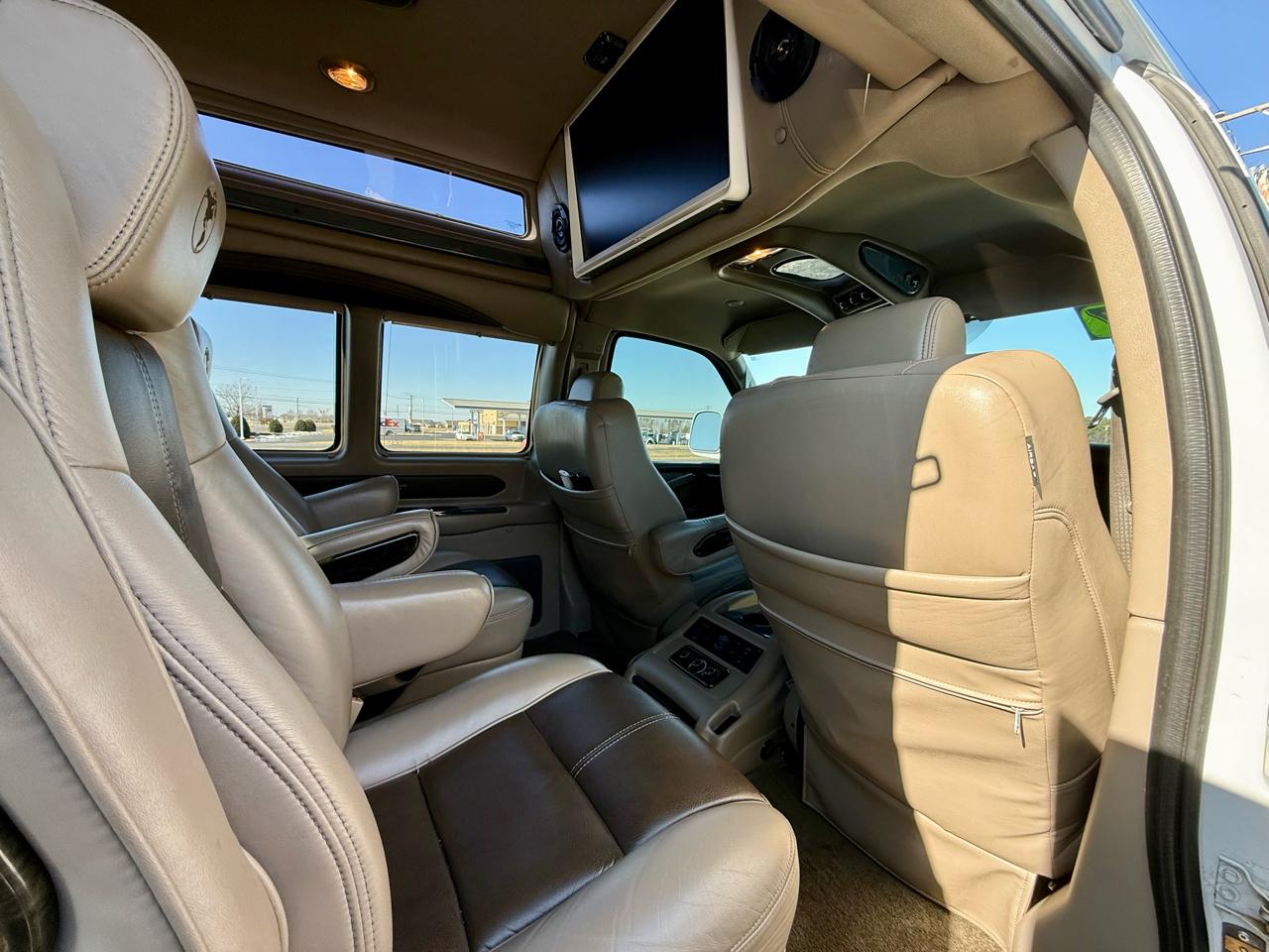 GMC Savana Cargo Van RWD 2500 155" 2017