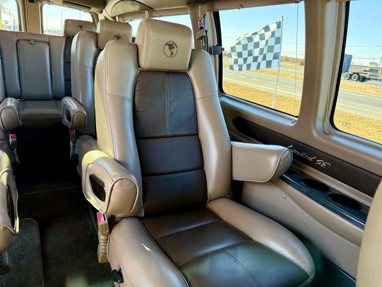 GMC Savana Cargo Van RWD 2500 155" 2017