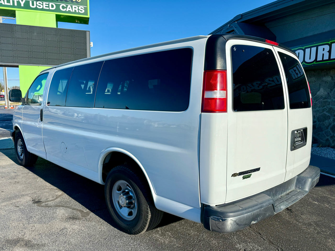 Chevrolet Express Passenger RWD 2500 135" LT 2018
