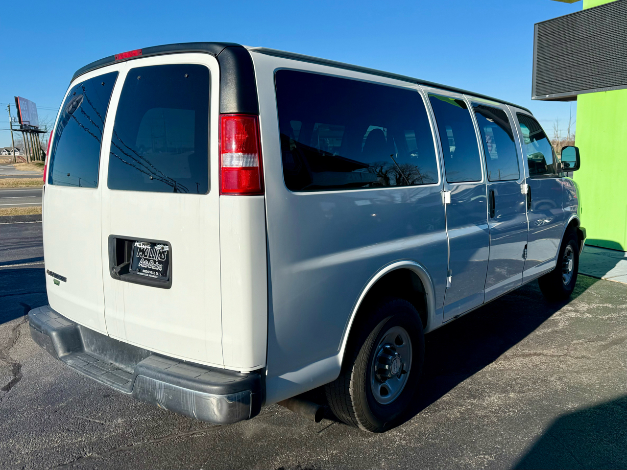 Chevrolet Express Passenger RWD 2500 135" LT 2018