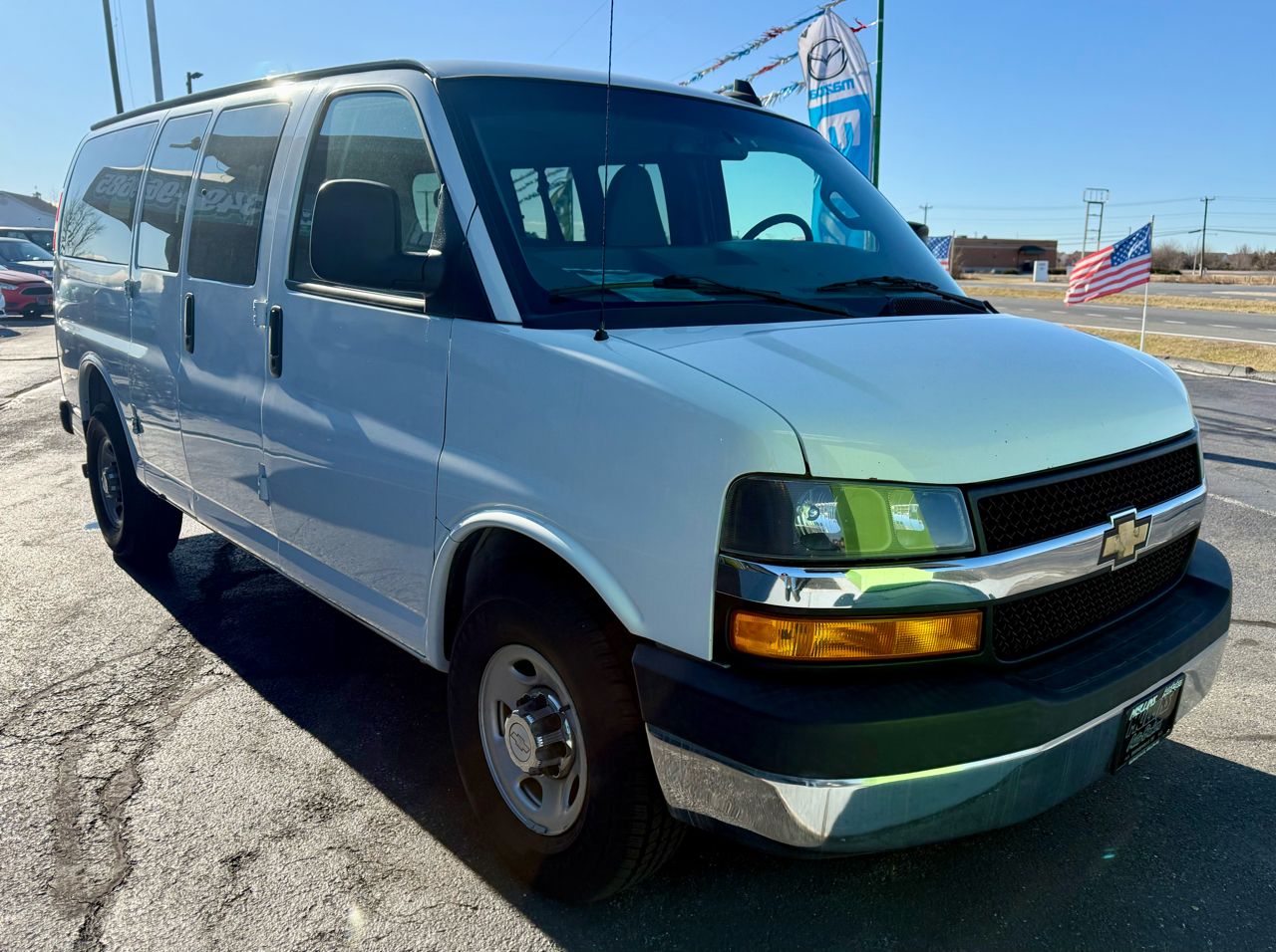 Chevrolet Express Passenger RWD 2500 135" LT 2018