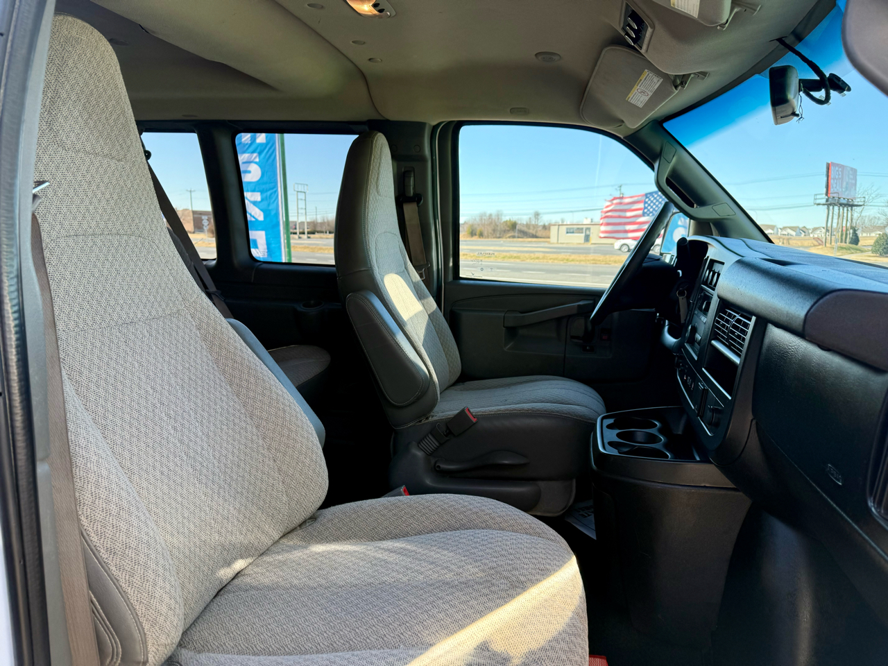 Chevrolet Express Passenger RWD 2500 135" LT 2018
