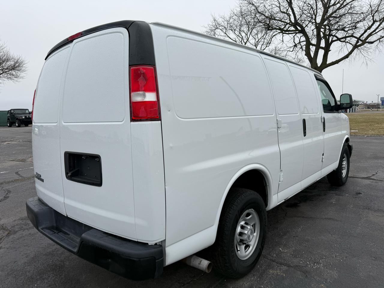 Chevrolet Express Cargo Van RWD 2500 135" 2019