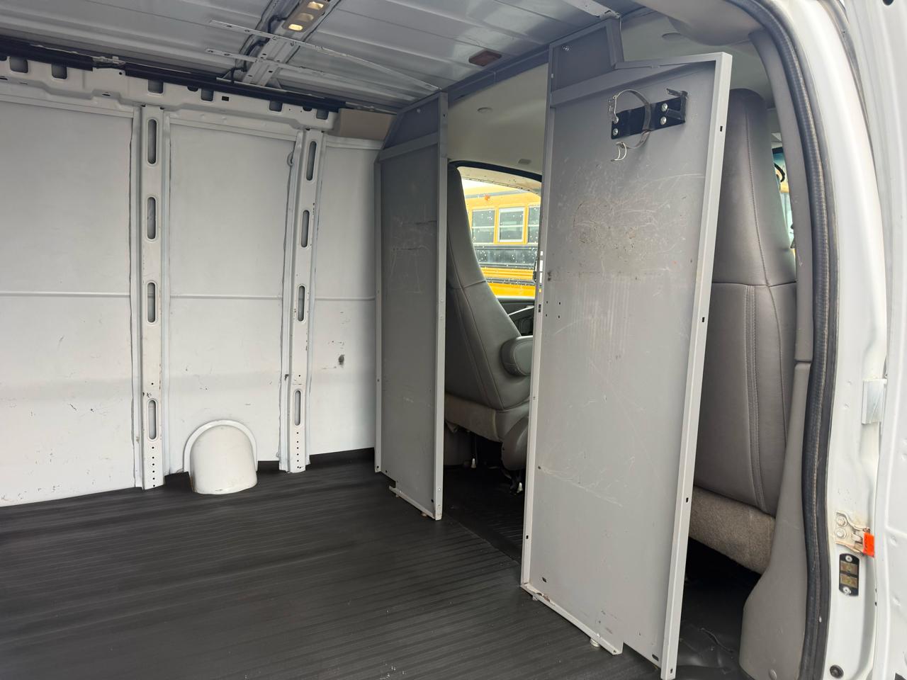 Chevrolet Express Cargo Van RWD 2500 135" 2019