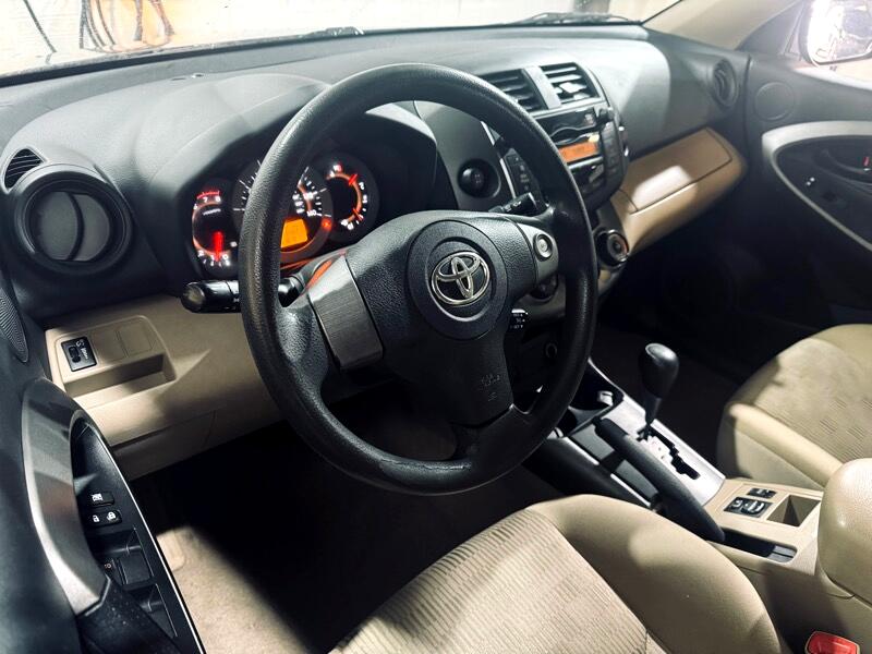 Toyota RAV4 Base 2010