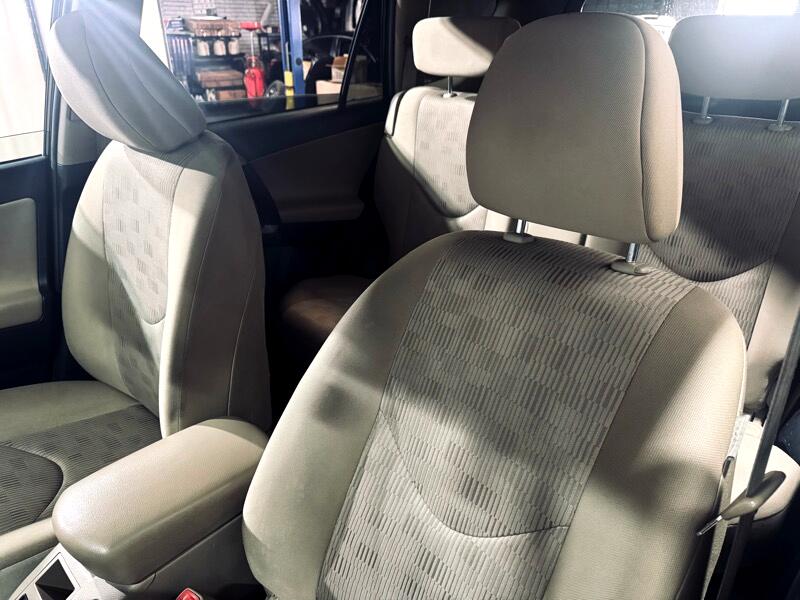 Toyota RAV4 Base 2010