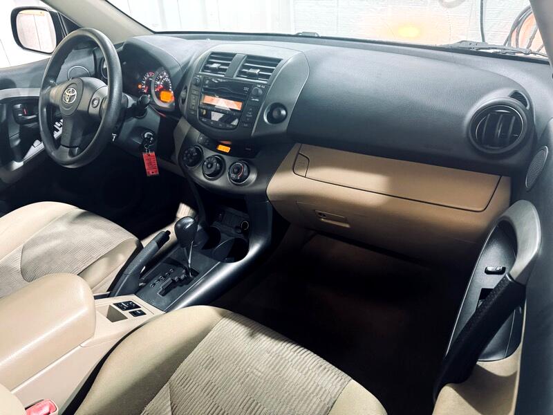 Toyota RAV4 Base 2010
