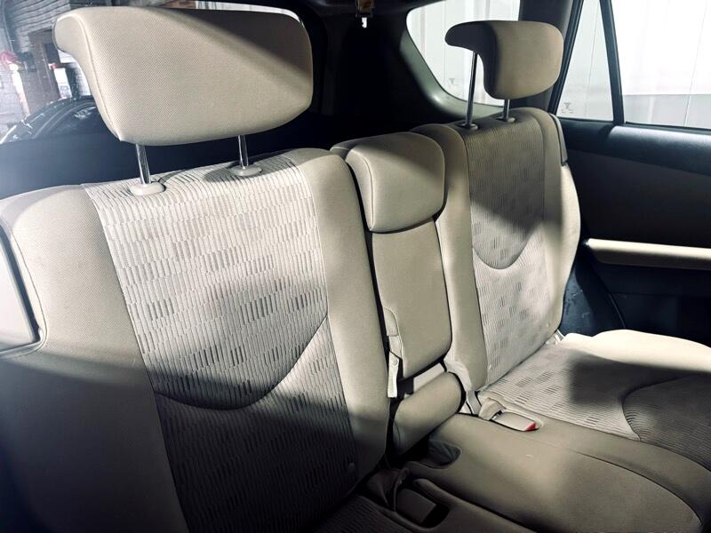 Toyota RAV4 Base 2010