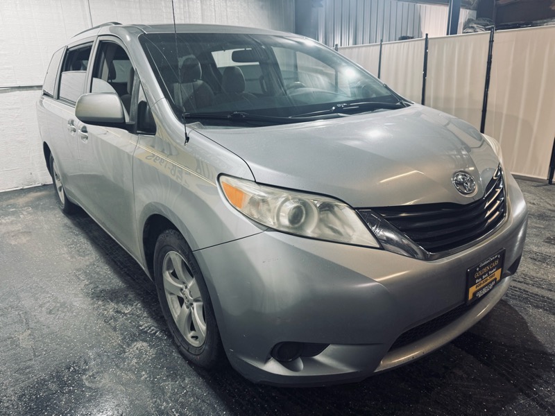 Toyota Sienna LE 2011