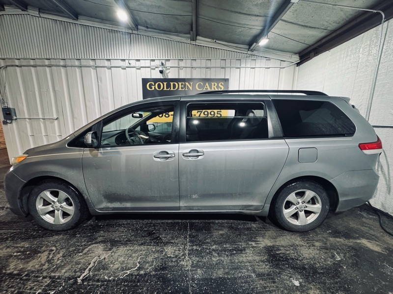 Toyota Sienna LE 2011