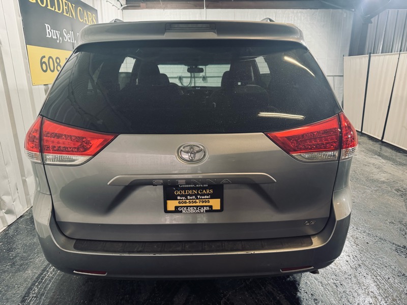 Toyota Sienna LE 2011