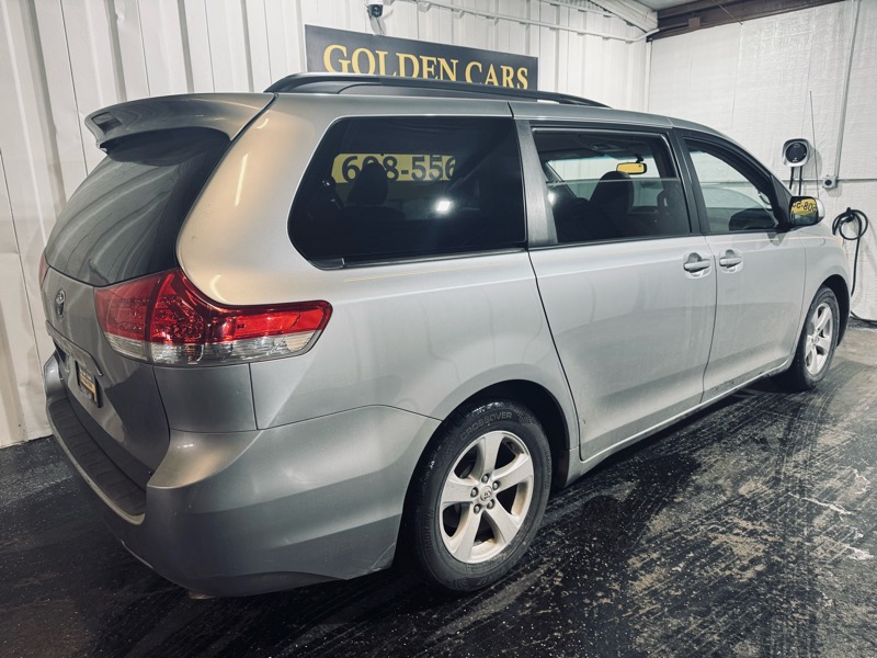 Toyota Sienna LE 2011