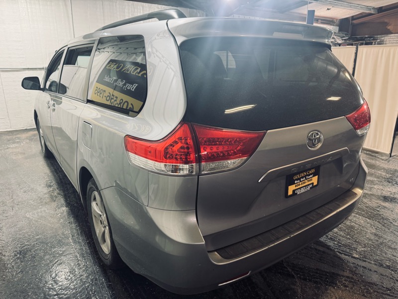 Toyota Sienna LE 2011