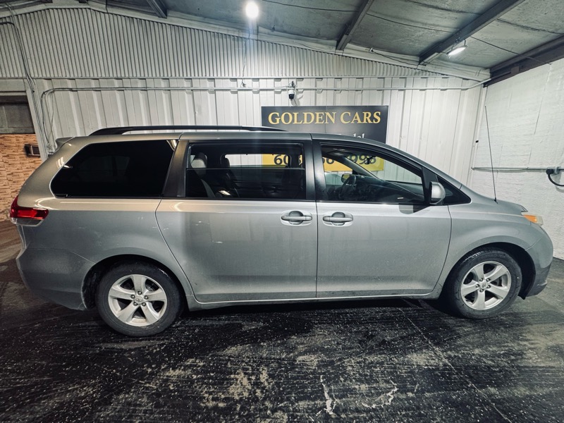 Toyota Sienna LE 2011