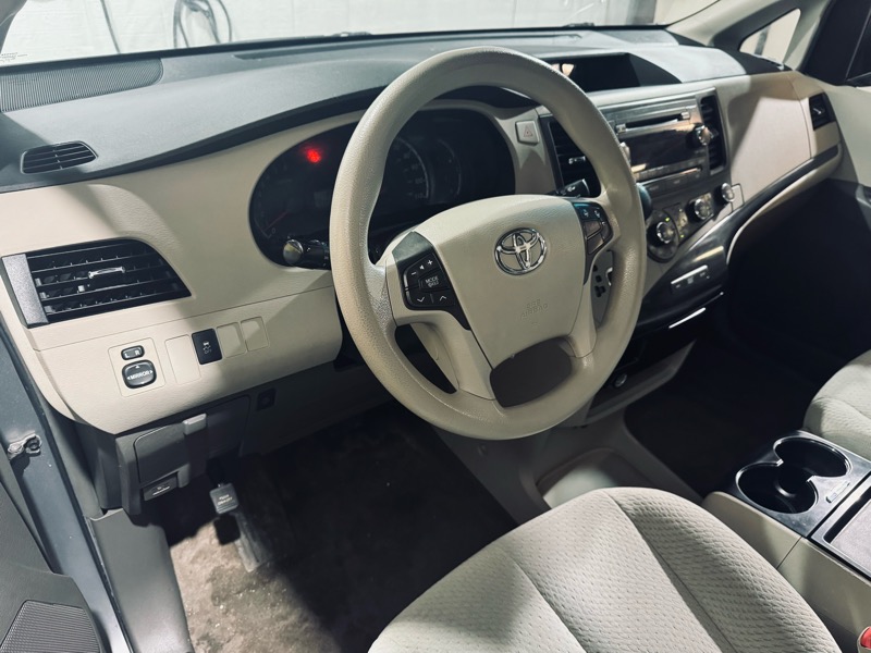 Toyota Sienna LE 2011