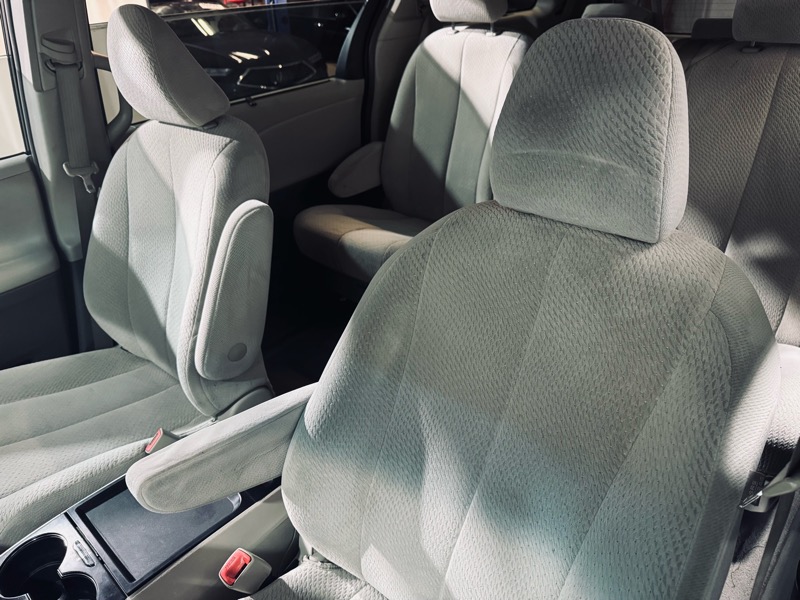 Toyota Sienna LE 2011