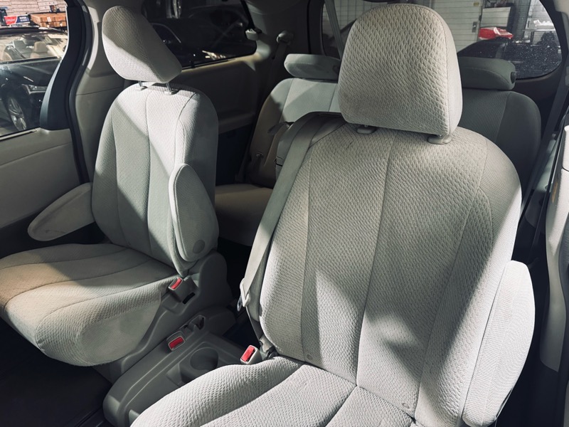 Toyota Sienna LE 2011